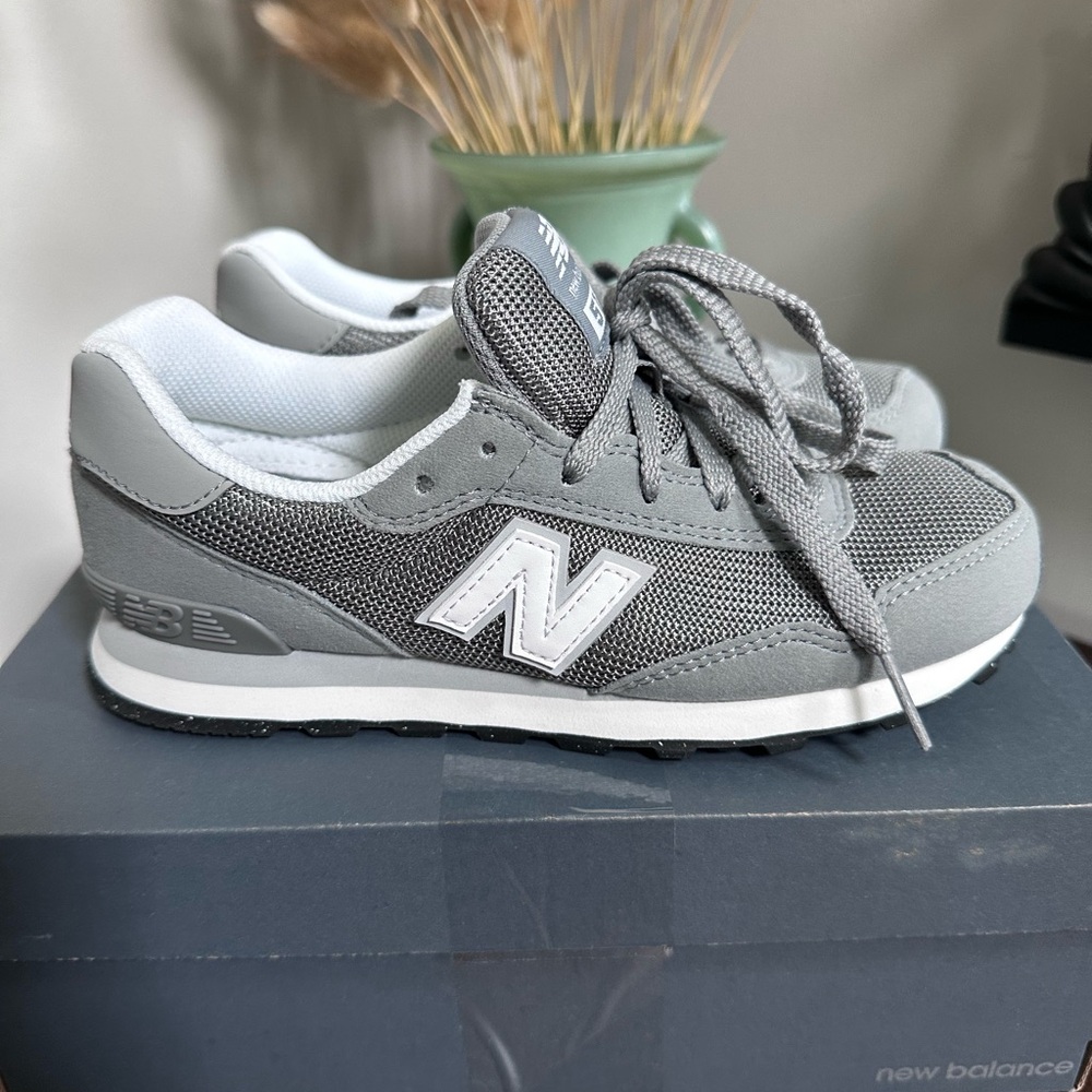 New Balance Classic Gray and White 515 Sneakers‎ new in box